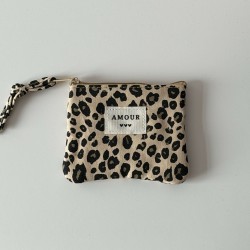 leo pouch